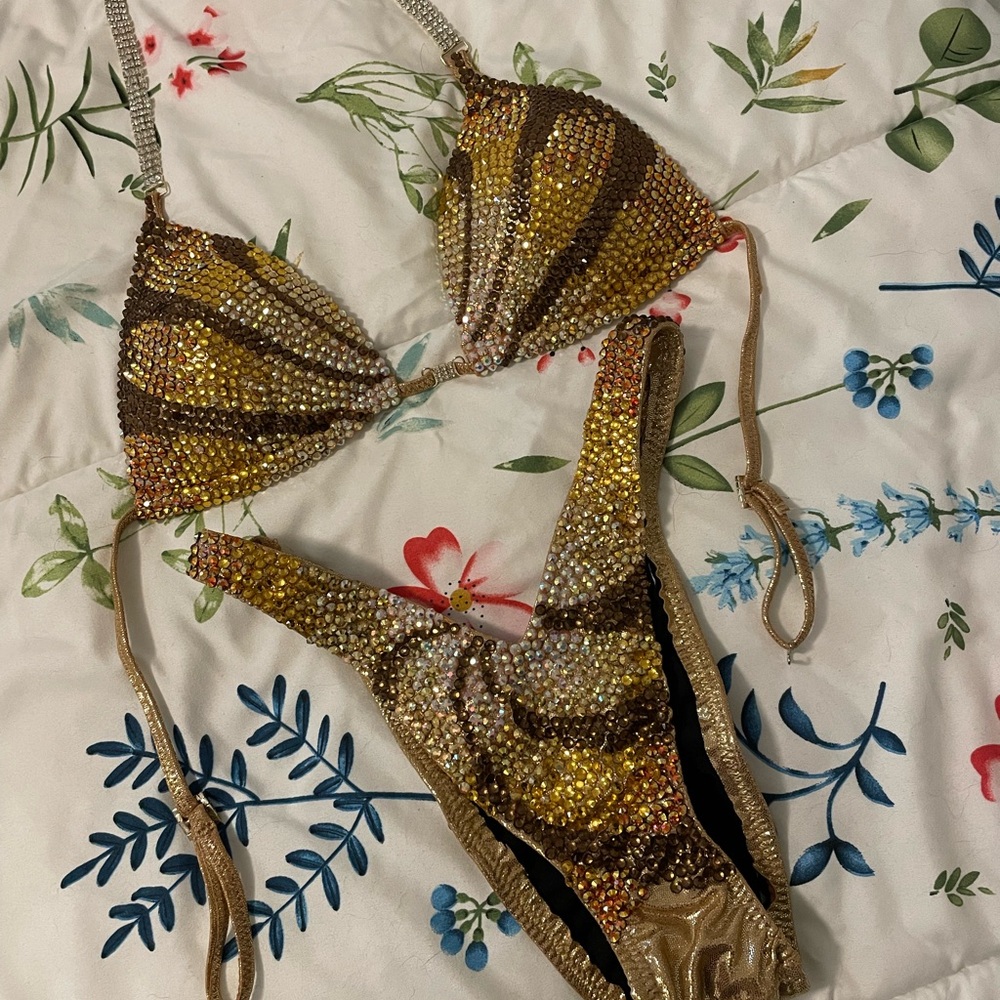 Figure competition suit